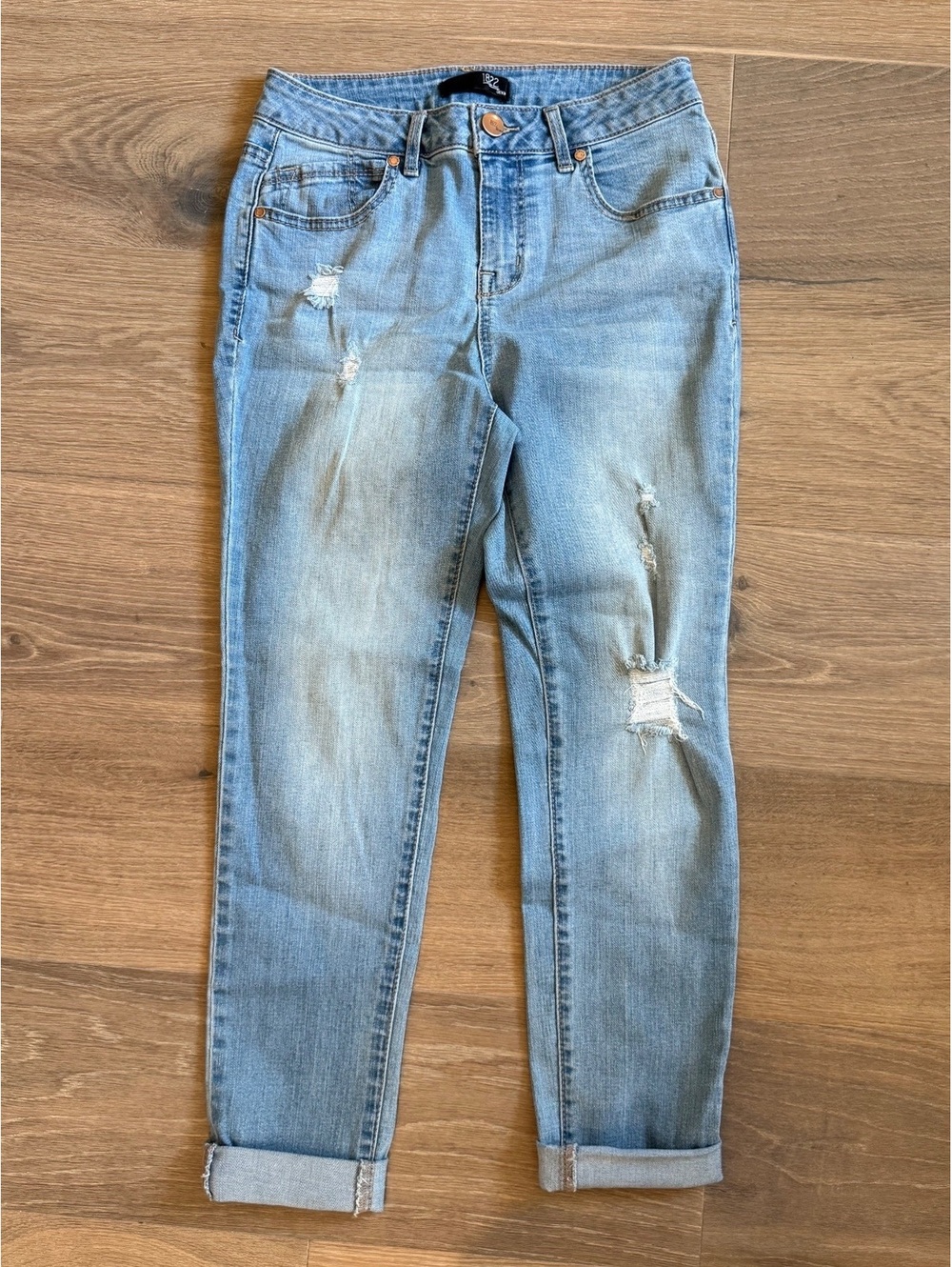 1822 distressed cropped light wash denim straight women’s jeans size 6